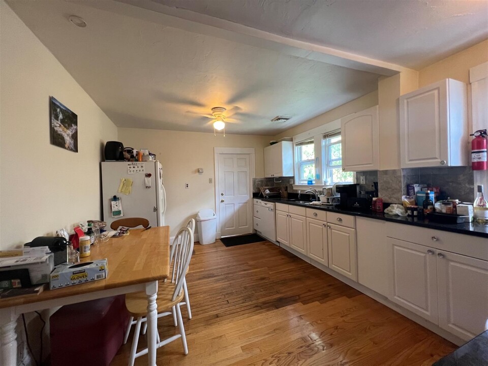 129 Albion St, Unit 2 in Somerville, MA - Building Photo