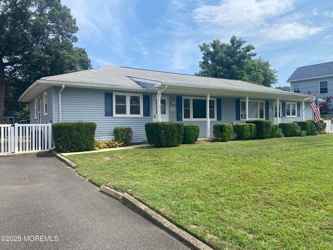 property at 1404 Treeneedle Rd