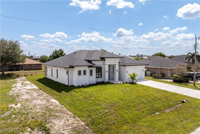 129 NW 27th Pl in Cape Coral, FL - Foto de edificio - Building Photo