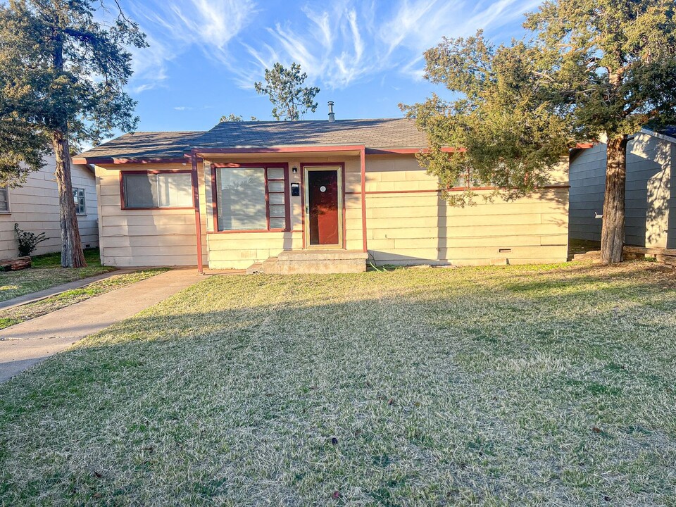 5020 40th St in Lubbock, TX - Building Photo