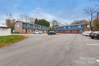 200 E Glendale Ave in Mount Holly, NC - Building Photo - Building Photo