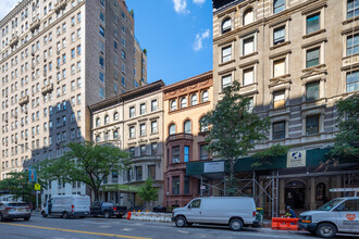 121 W 79th St in New York, NY - Foto de edificio - Building Photo