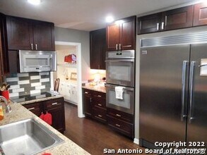 3715 Twisted Oaks Dr in San Antonio, TX - Building Photo - Building Photo