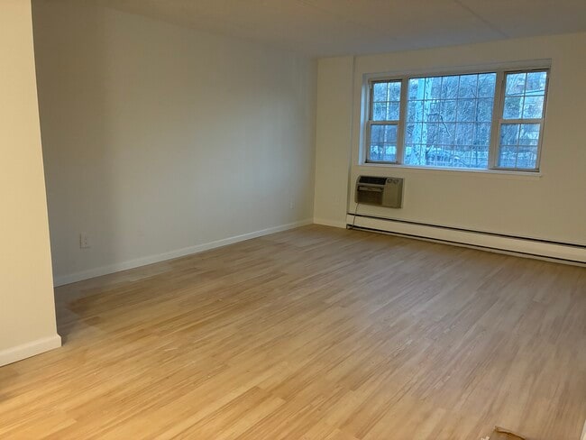 4 Consulate Dr, Unit 1P in Eastchester, NY - Foto de edificio - Building Photo