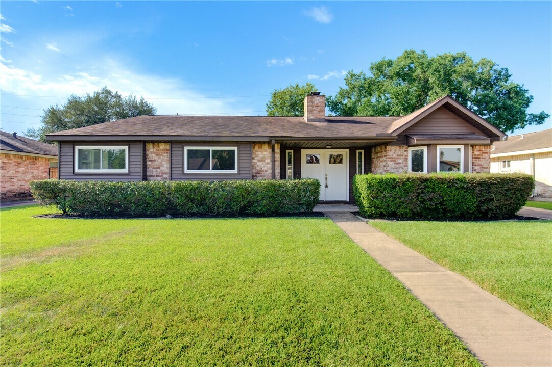 11511 Brook Meadows Ln in Stafford, TX - Building Photo