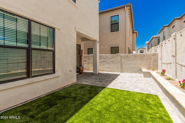 4826 E Helena Dr in Scottsdale, AZ - Building Photo - Building Photo