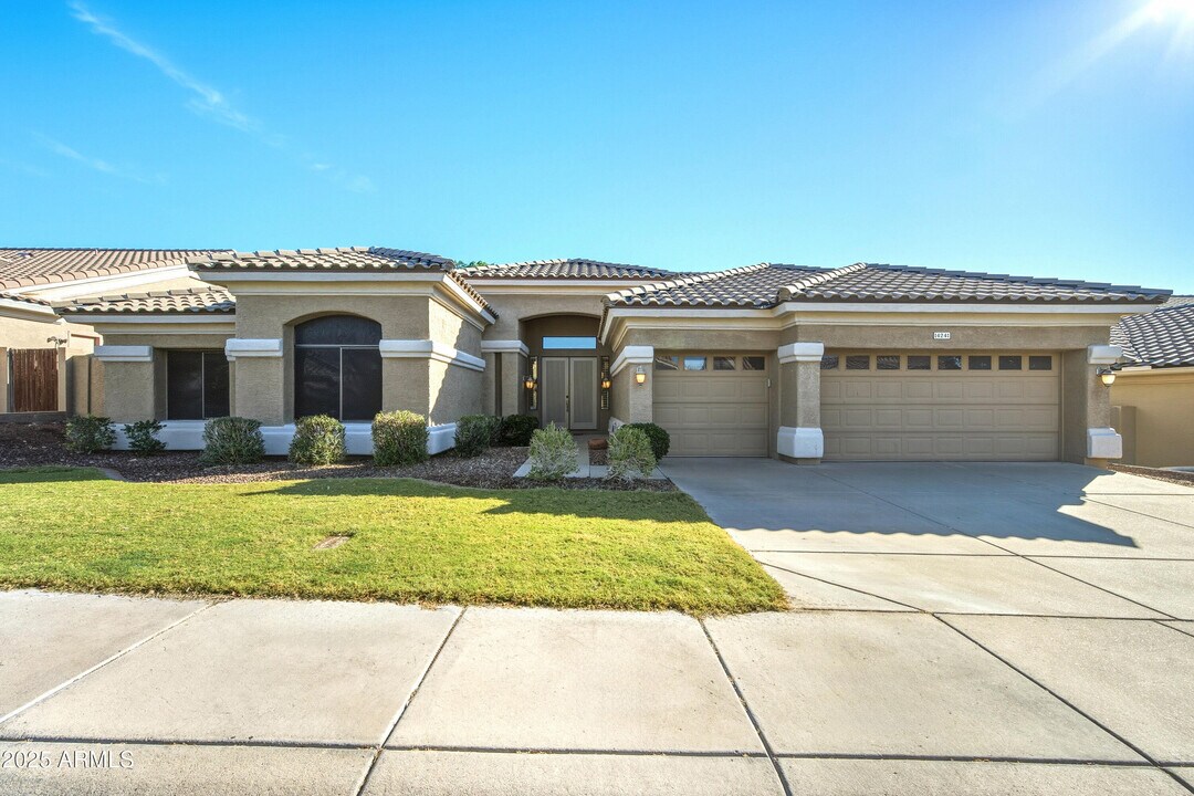 14241 N 14th St in Phoenix, AZ - Building Photo