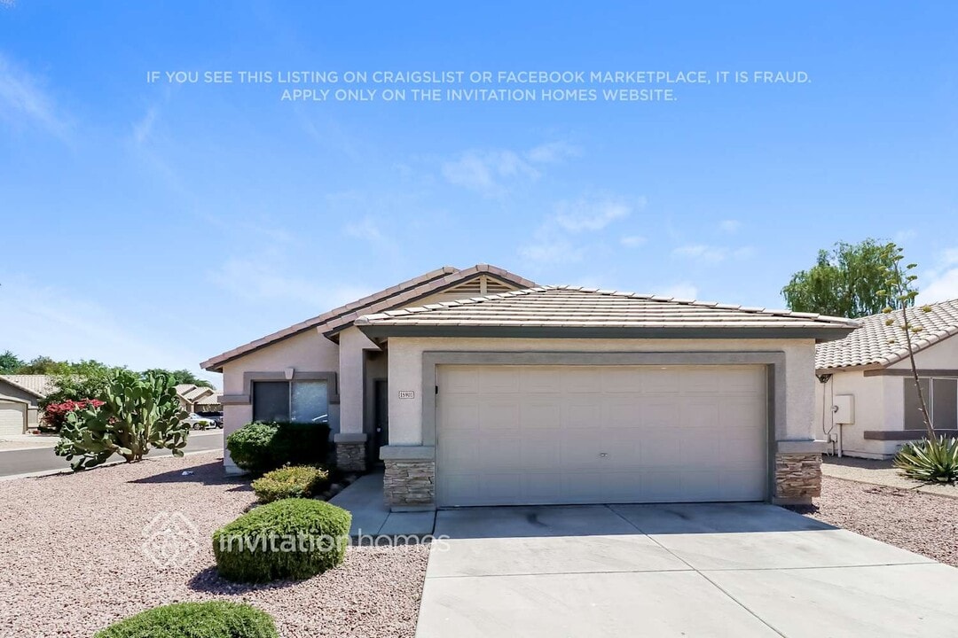 15901 W Elm St in Surprise, AZ - Foto de edificio