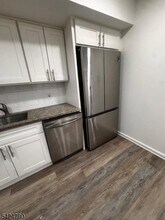 81-83-83 Hawthorne Ave, Unit 3 in Newark, NJ - Building Photo - Building Photo