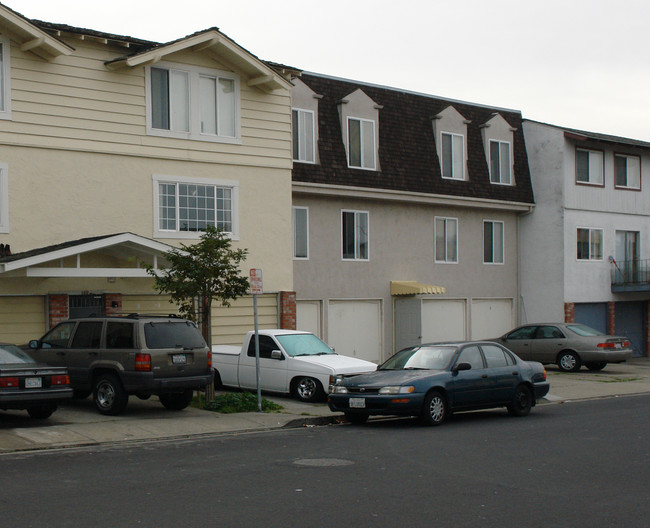 336 Susie Way in South San Francisco, CA - Foto de edificio - Building Photo