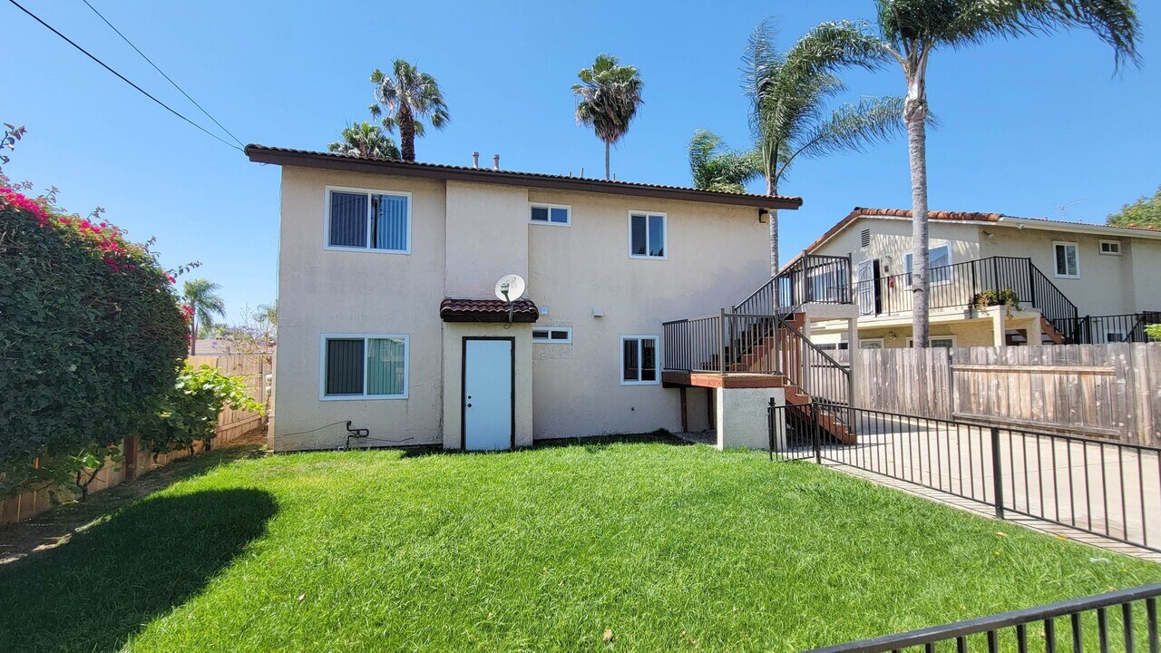 267 W 6th Ave in Escondido, CA - Building Photo