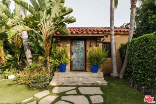 428 N Harper Ave in Los Angeles, CA - Building Photo