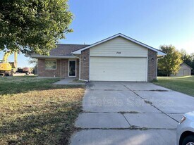 750 Plantation Rd in Maize, KS - Building Photo
