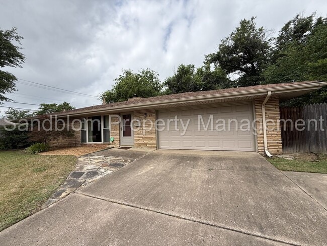 property at 2736 S Braden Ave