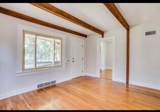 1422 S Laura Ave in Wichita, KS - Building Photo - Building Photo