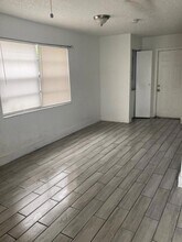 1565 W 36th St in West Palm Beach, FL - Building Photo - Building Photo