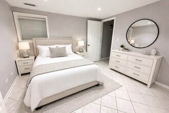 2326 N Kostner Ave, Unit G in Chicago, IL - Foto de edificio - Building Photo