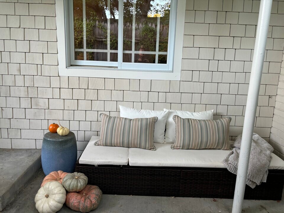 49 Karl Ave in San Anselmo, CA - Building Photo