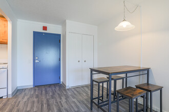 Cedar Place Apartments in Lansing, MI - Foto de edificio - Interior Photo