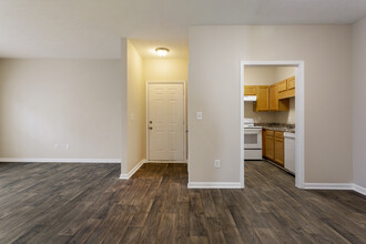 Beulah Park Apartments in Carrollton, GA - Building Photo - Interior Photo