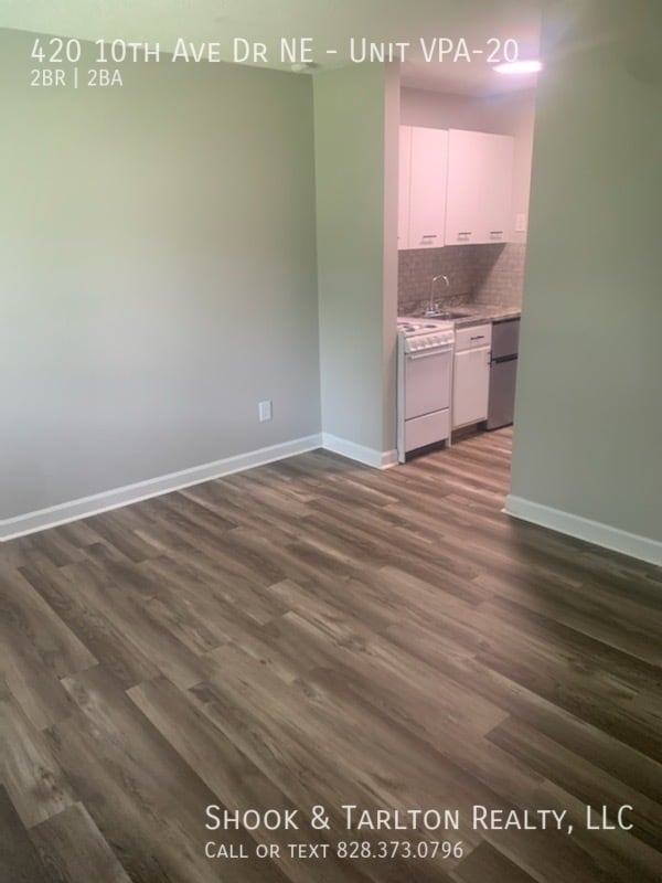 420 10th Ave Dr NE in Hickory, NC - Foto de edificio - Building Photo