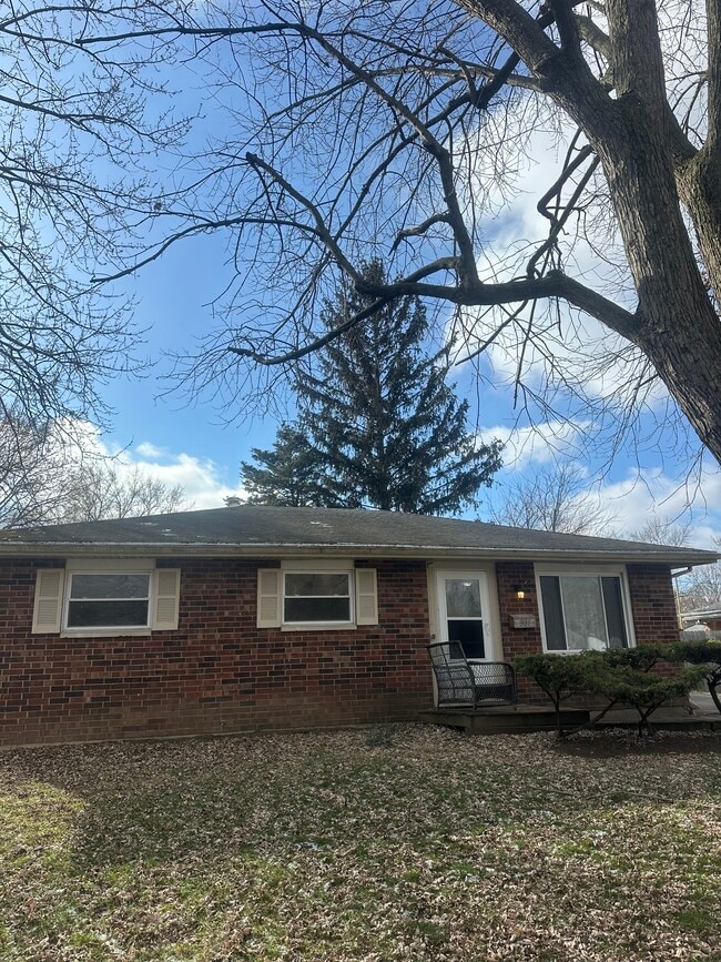 991 Deerfield Ct in Xenia, OH - Building Photo - Building Photo