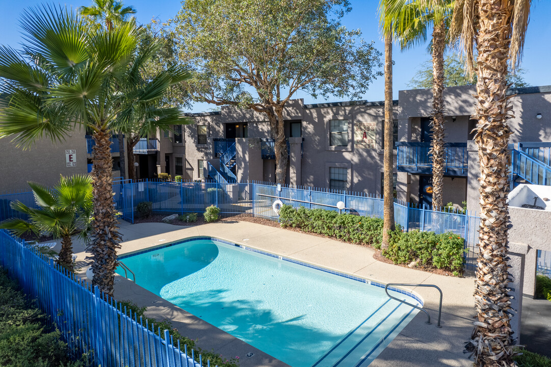 La Cima Apartments in Tucson, AZ - Building Photo