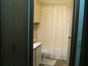 Forsythia Court Apartments in Louisville, KY - Building Photo - Interior Photo