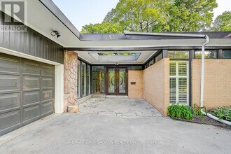 53 Forest Grove Dr in Toronto, ON - Building Photo - Building Photo