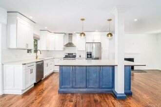 112 Thornbury Rd in Scarsdale, NY - Building Photo - Building Photo