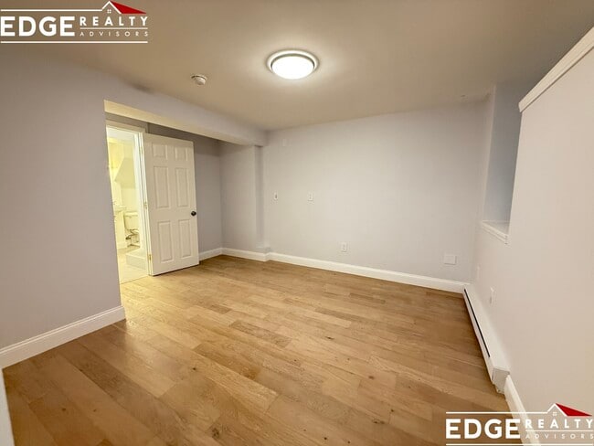 7 Delaware Pl, Unit 2 in Boston, MA - Foto de edificio - Building Photo