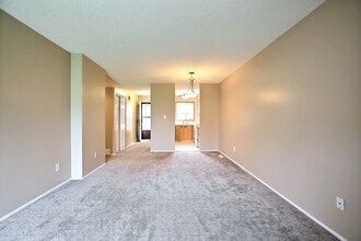 6451 Rochdale Blvd in Regina, SK - Building Photo - Building Photo