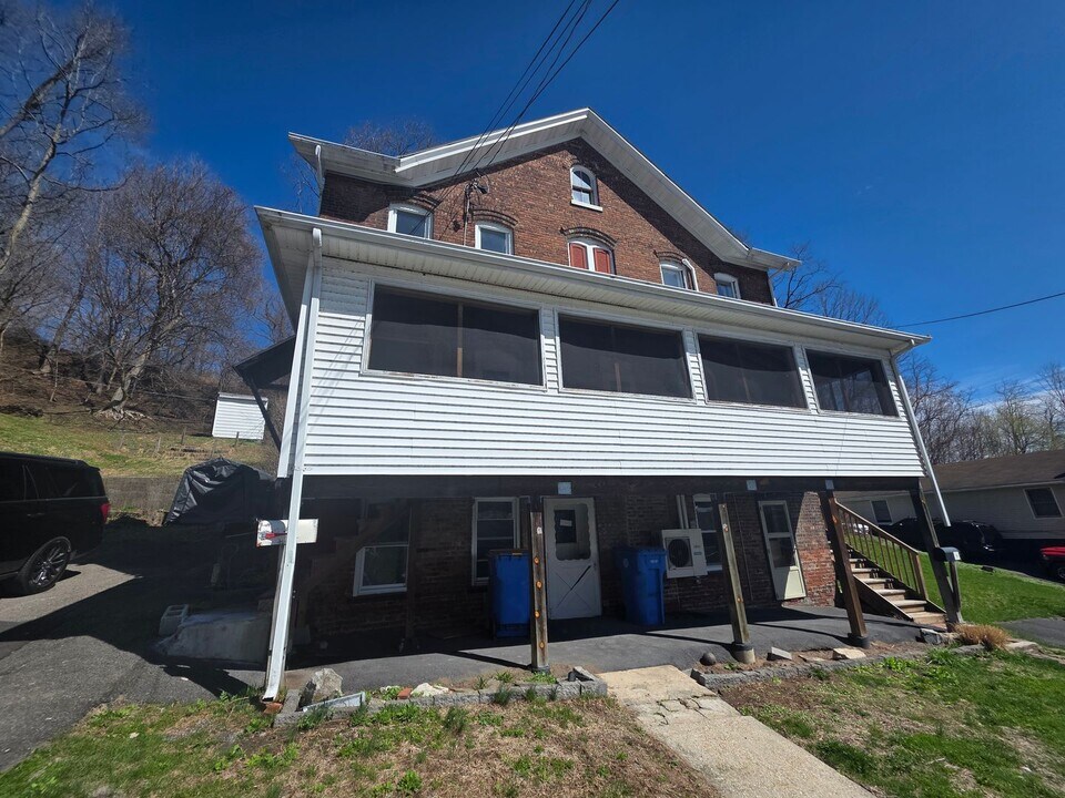 30-32 Willow St in Kingston, NY - Building Photo