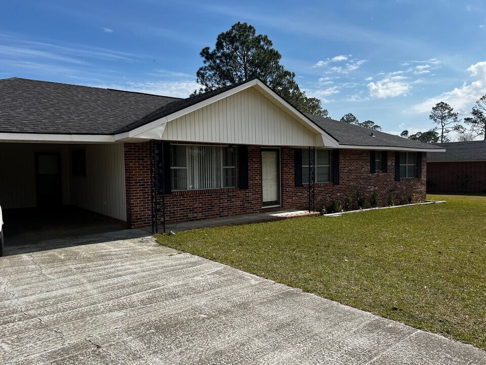 1404 Acton Dr in Vidalia, GA - Building Photo