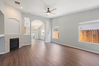 8277 Lake Willow Way in Elk Grove, CA - Building Photo - Building Photo
