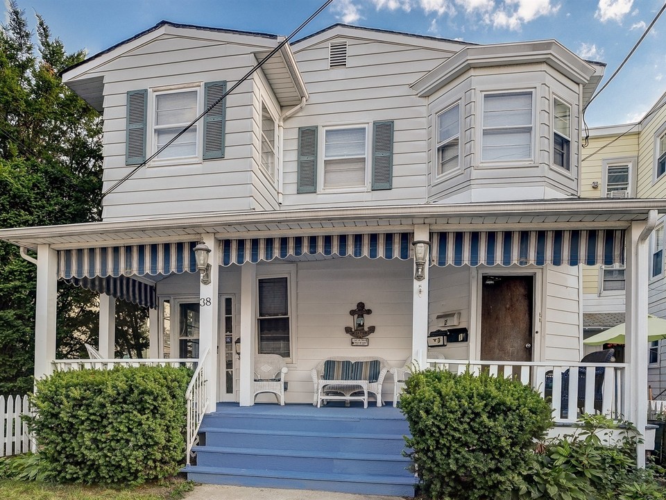 38 Pitman Ave in Ocean Grove, NJ - Building Photo