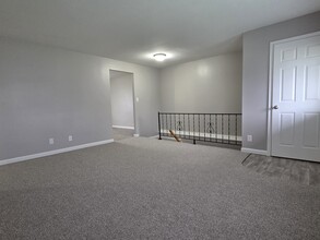 5526 Humbert Rd in Alton, IL - Foto de edificio - Building Photo