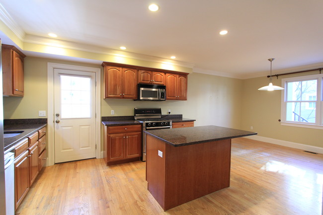 49 Wyman St in Boston, MA - Foto de edificio - Building Photo