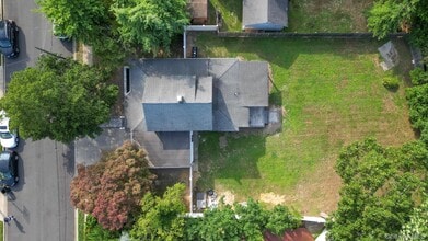 520 Farrington Rd in Oceanside, NY - Foto de edificio - Building Photo