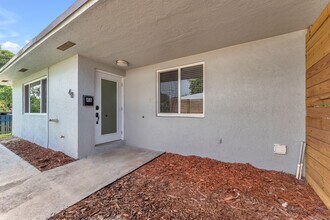48 SW 13th St, Unit 48 in Dania Beach, FL - Building Photo - Building Photo