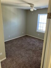 321 W Happfield Dr in Arlington Heights, IL - Foto de edificio - Building Photo