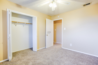 711 Santa Fe Dr in Weatherford, TX - Foto de edificio - Building Photo
