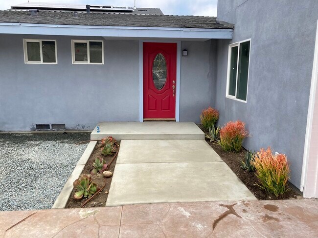 5312 Remington Rd in San Diego, CA - Foto de edificio - Building Photo