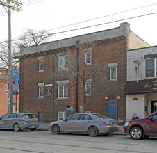 2201 Queen St E in Toronto, ON - Building Photo - Building Photo