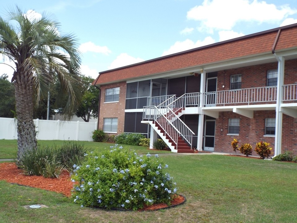 Lake Tarpon Apartments in Palm Harbor, FL - Foto de edificio