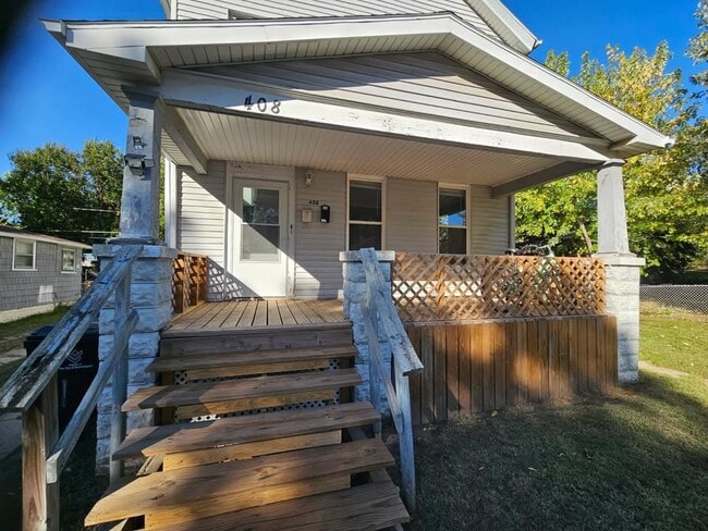 408 E Jackson St in Bloomington, IL - Building Photo - Building Photo