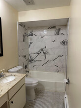 630 N Lincoln Ave, Unit ONE BED in Addison, IL - Building Photo - Building Photo