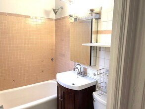 1527 W Pratt Blvd in Chicago, IL - Building Photo - Building Photo