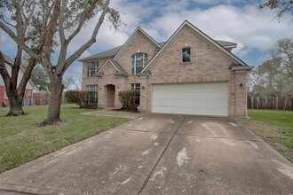 2402 Hidden Creek Dr in Pearland, TX - Building Photo - Building Photo