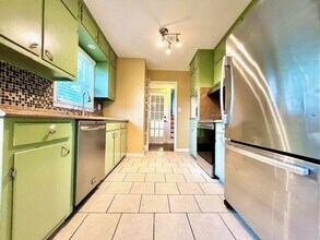 2739 White Oak Ln in Marietta, GA - Building Photo - Building Photo